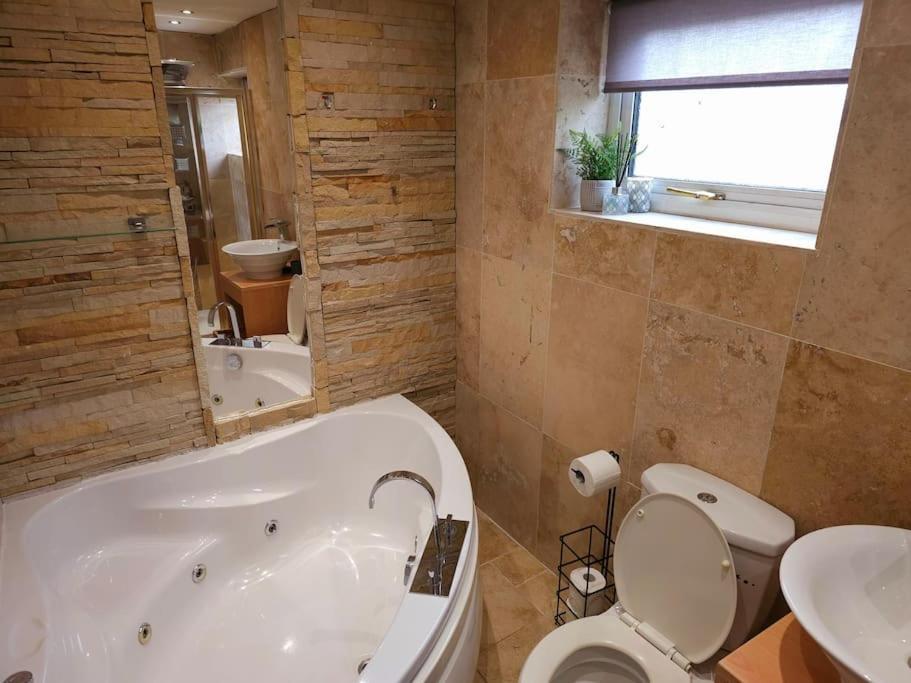 Homebird Property - Buckton House Leeds  Esterno foto